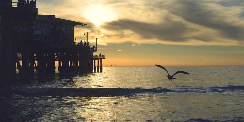 动力KK与太阳能系统协同：HVDC高压直流与飞轮储能如何构建数据中心不间断供电堡垒