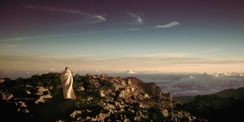 工业压缩机站场能效优化与余热回收集成方案：太阳能系统与发动机协同驱动