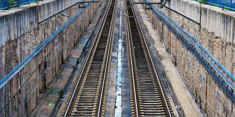 数据中心关键动力设备选型与运维全攻略：UPS、精密空调与太阳能系统、发电机的协同策略